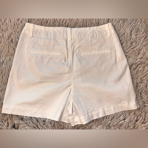 Ann Taylor LOFT white chino style shorts size 4. - Picture 5 of 7